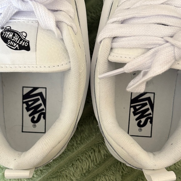 NWOB Vans Knu Skool Classic White Leather Sneakers Size 7.5 Mens/9.0 Women’s - Picture 9 of 10